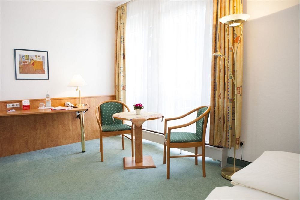 Hotel Am Duesseldorfer Platz Ratingen Exterior foto